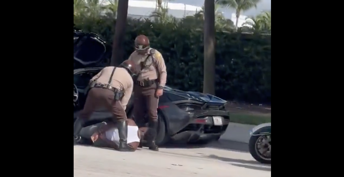 Police Order 'Immediate Review' of Tyreek Hill Detainment That Resulted In a Cop's Knee in WR's Back Before Miami's Home Opener